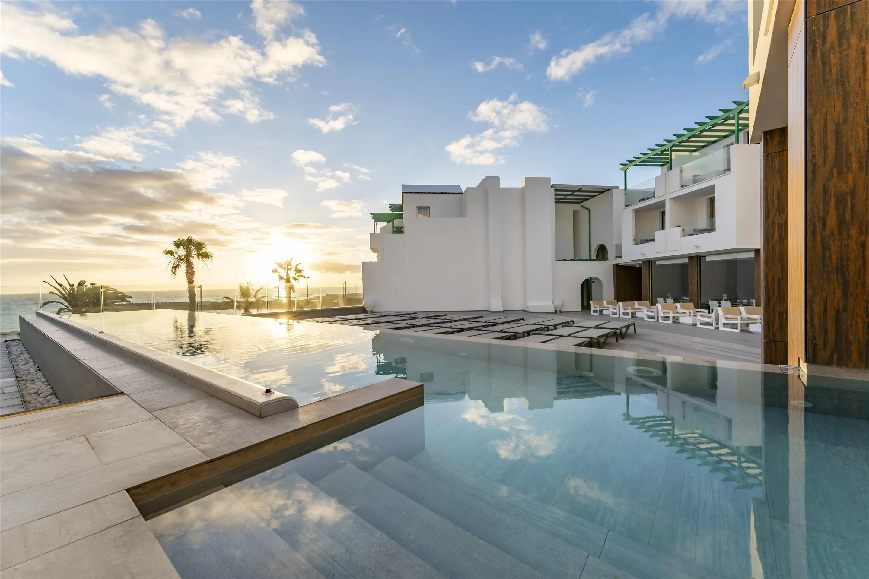 Infinity pool at sunset overlooking the ocean at Barceló Teguise Beach in Costa Teguise