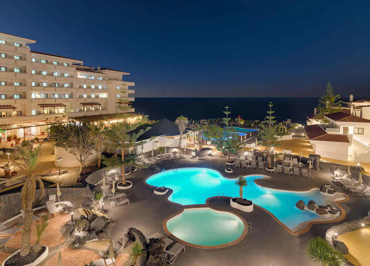 Pools of H10 Taburiente Playa in Los Cancajos at night