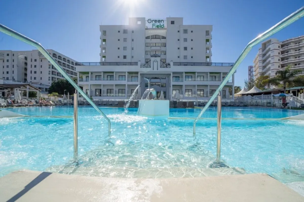 Pool and building at Hotel Green Field, Playa del Inglés
