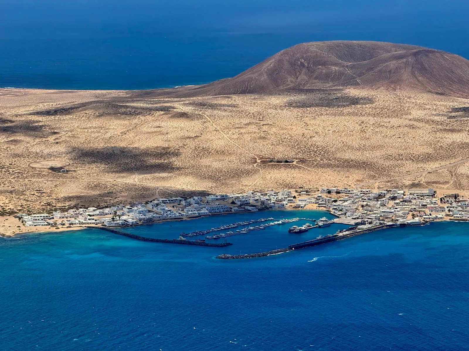 Caleta de Sebo and the harbour of La Graciosa seen from the Mirador del Río