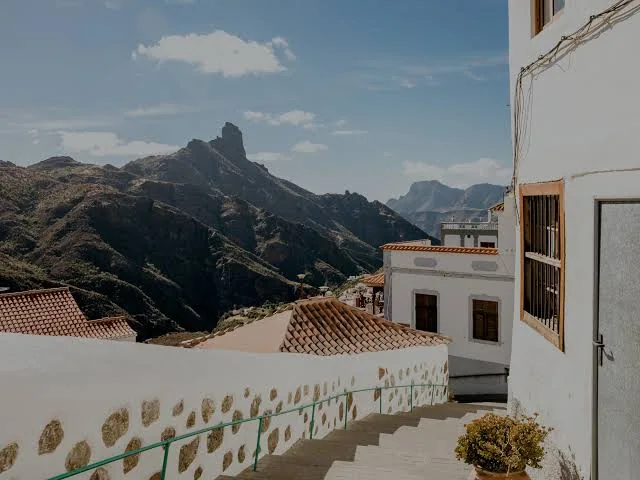 Whitewashed houses of Tejeda with Roque Bentayga rising above the caldera